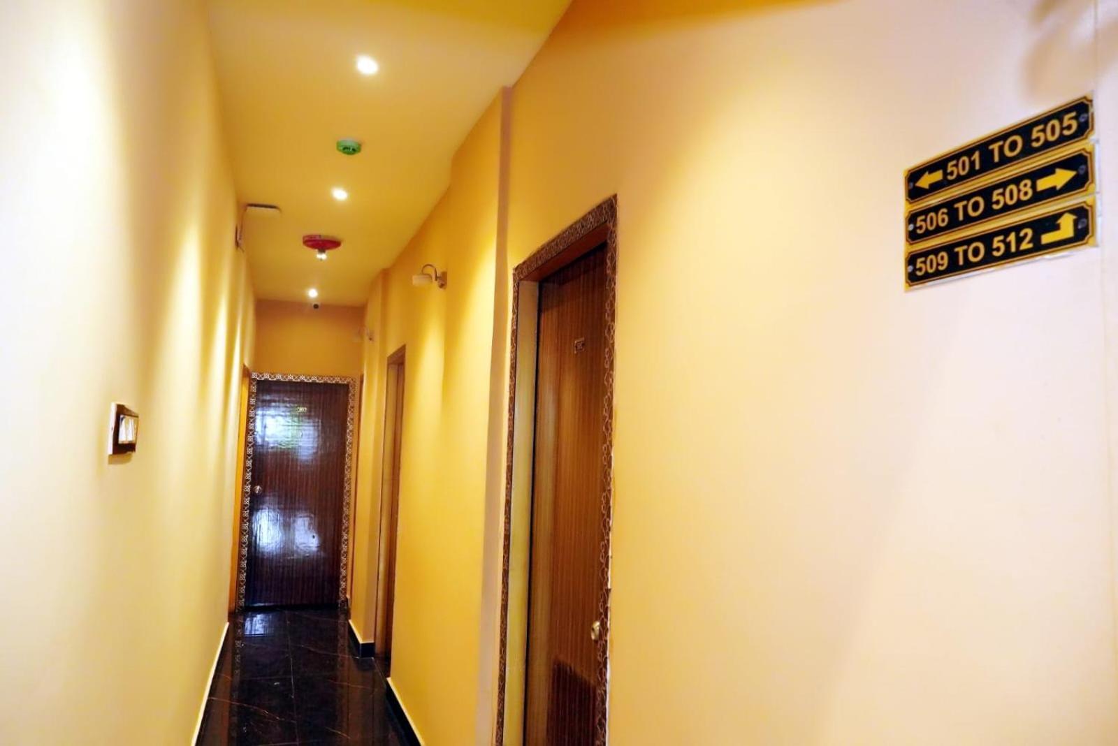 Hotel Golden Plaza Vashi Bagian luar foto