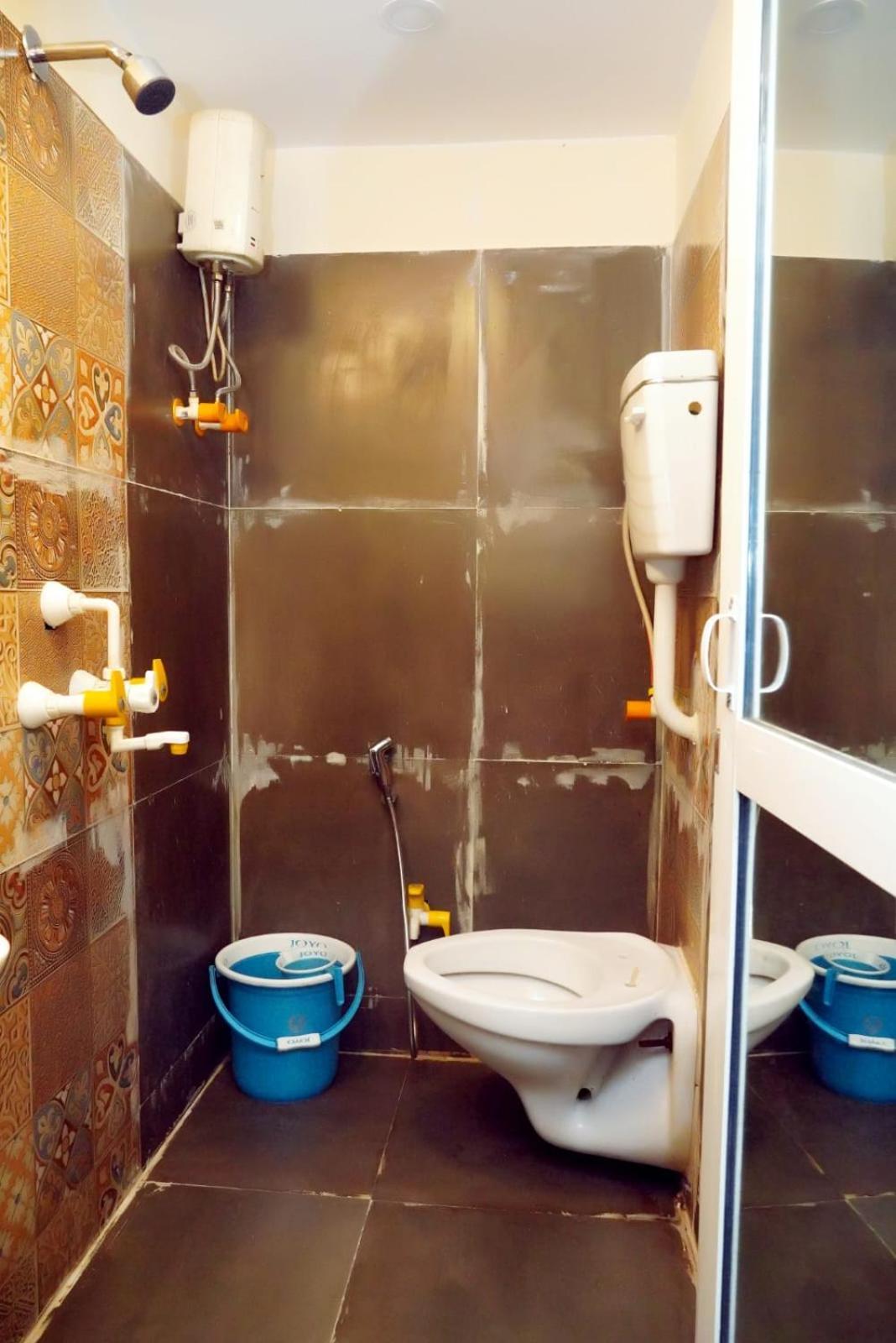 Hotel Golden Plaza Vashi Bagian luar foto