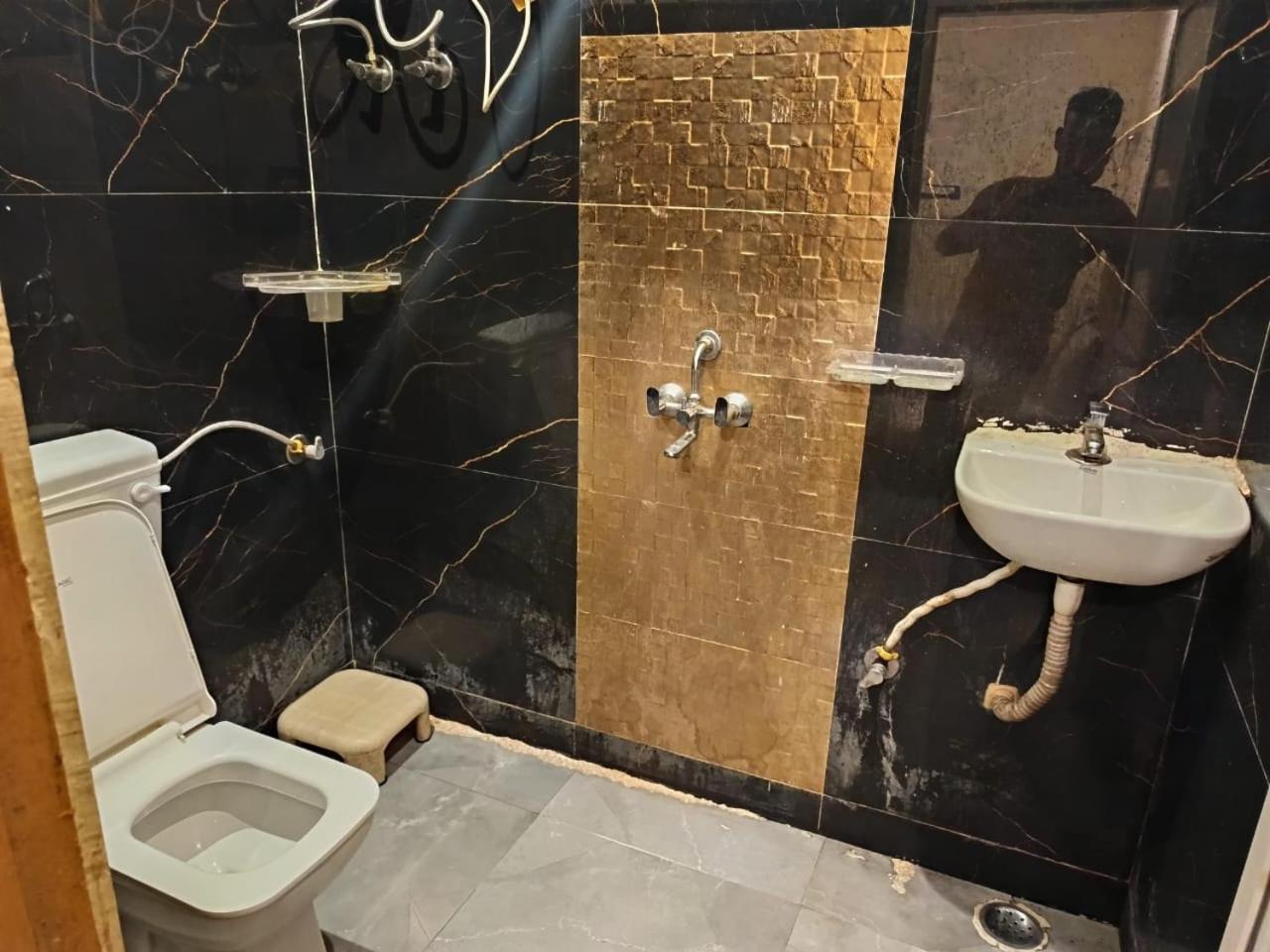 Hotel Golden Plaza Vashi Bagian luar foto
