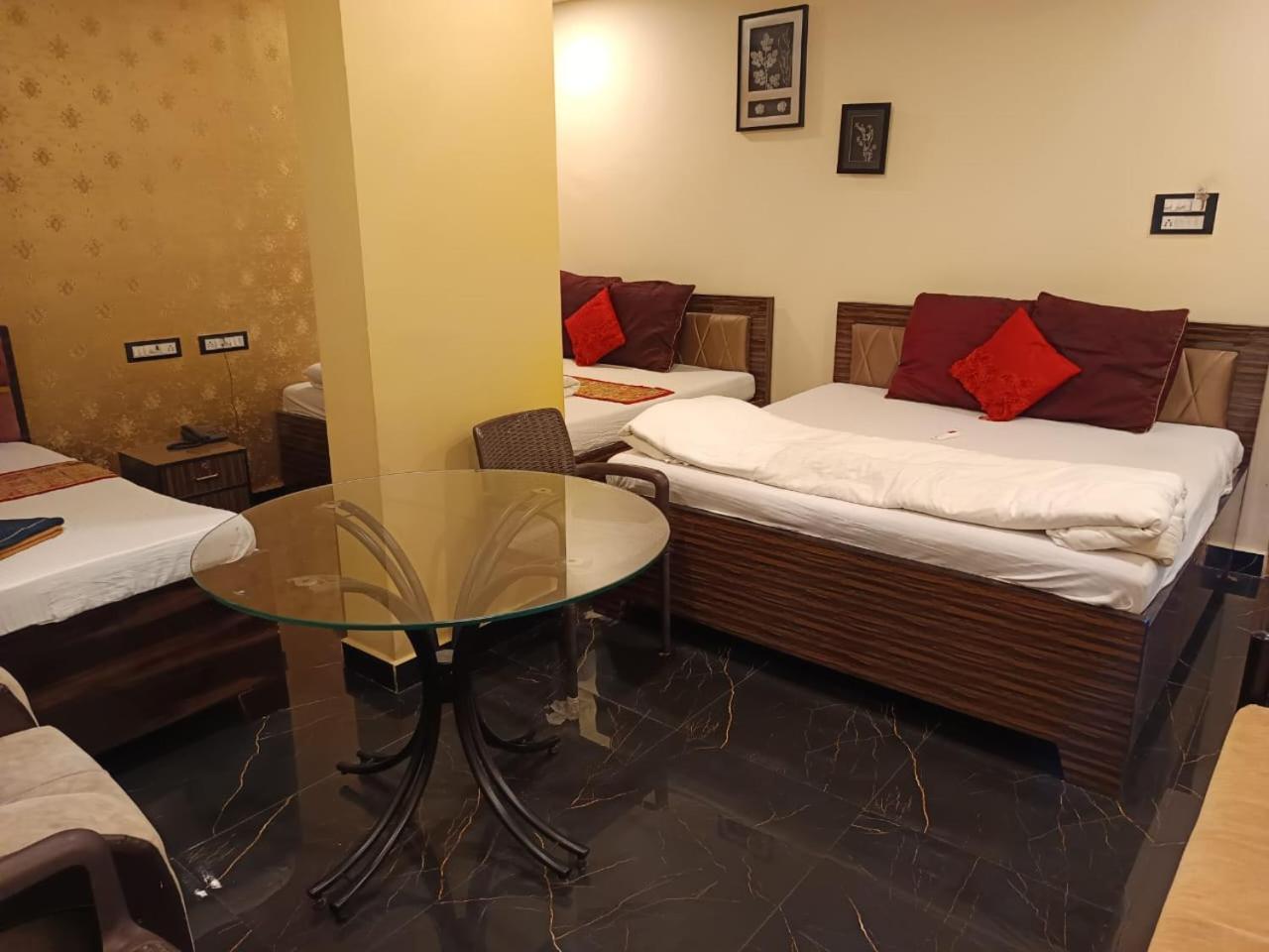 Hotel Golden Plaza Vashi Bagian luar foto